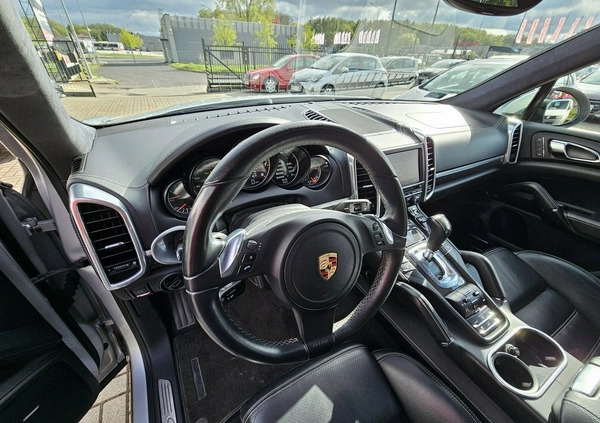 Porsche Cayenne cena 106900 przebieg: 124000, rok produkcji 2012 z Olsztyn małe 667